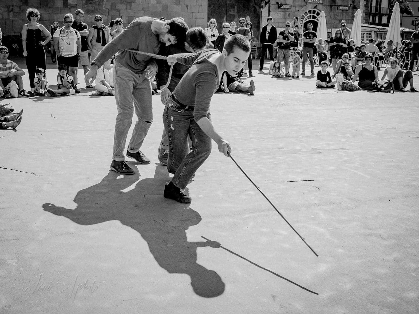 [:es]Espectáculo de danza 'Idi begi'. Proyecto Larrua[:eu]'Idi begi' dantza ikuskizuna. Larrua dantza taldea[:] @ Kultura etxeko antzokia.